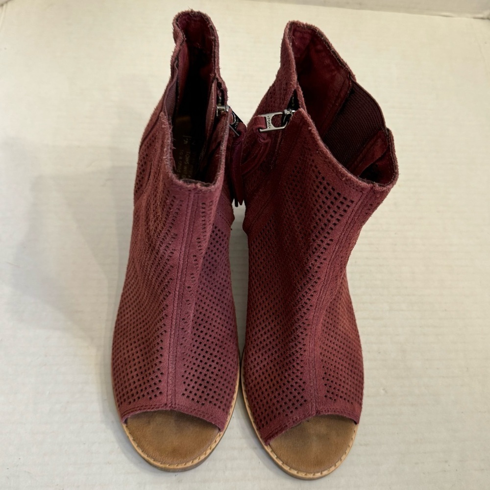 TOMS Majorca Boots Size 7.5 Block Heel Open Toe Burgundy Wine Suede Bootie Shoes